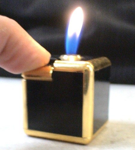Briquet ancien forme cubique - forme,
