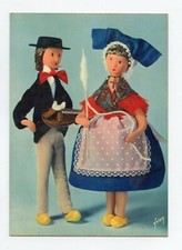 Les poupées PEYNET n° 21 . Les amoureux . Auvergne