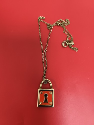 Collier pendentif cadenas