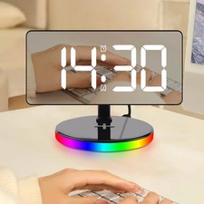 R??veil de bureau fonctionnel supportant la charge sans fil pour appareils