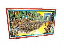 Anciennes boite en fer blanc Soldat défilé PAris LIbération ww2 ? Algérie Indo