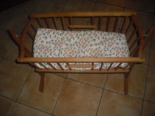 LIT BERCEAU - berceur  et à roulettes bois DE POUPEE-BAIGNEUR vintage bois