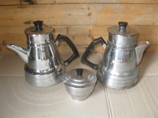 Lot 2 cafetières + sucrier ancien laiton nickelé vaisselle vintage années 1950 .