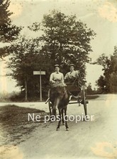 Deux femmes vers 1890 dans une voiture hippomobile + 2 photos Enghien