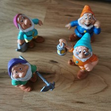 Lot de 4 figurines nains -