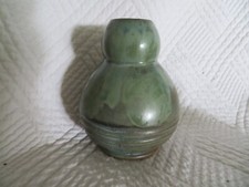 ancien vase en grès dans le