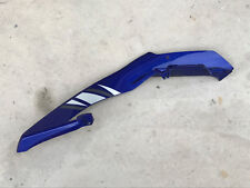 UN CACHE CARENAGE PLASTIQUE SUR FLAN DROIT YAMAHA 1000 R1 2007 2008 4C8-2117W-00