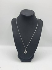 XG 12 – Collier fin papillon