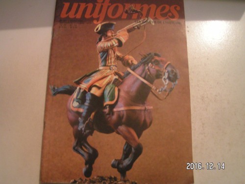 Revue uniformes n 51 - **c,