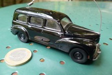 Voiture Miniature  Norev en métal au 1/43: 203 Peugeot de la Gendarmerie !