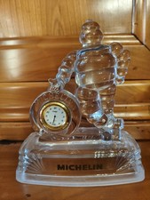 Bibendum Michelin publicitaire en cristal d'Arques avec pendule