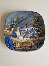 Ancienne Assiette Decorative Representant Un Village Breton Par Maïe Kersoal