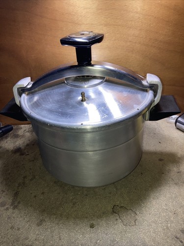 Ancienne cocotte minute - ancienne,