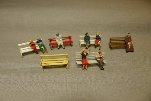 Personnages assis sur des - ho,,