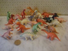 L13/  LOT DE DINOSAURE 22