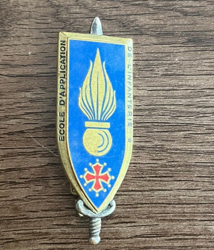 Insigne militaire n618 école - insigne,