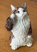 Adorable Figurine Chat  Poilu