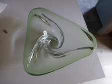 grande Coupe à Fruits en Cristal de Vannes coloré vert triangulaire sur piedouch