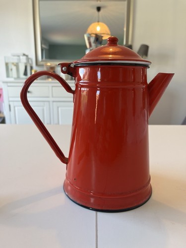Cafetière rouge tôle