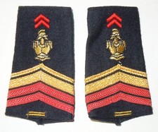 PAIRE DE FOURREAUX D'EPAULES  GENIE - BRIGADIER CHEF - 2 BARRETTES  D'ANCIENNETE