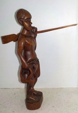 Statuette en bois de chasseur de Madagascar belle patine ancienne