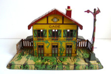 TRAINS ANCIENS JEP  ÉCHELLE "O"  GARE  TÔLE 23x14 cm 1922/28  TRÈS BON ÉTAT