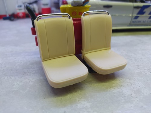 Sièges renault - 1/18,