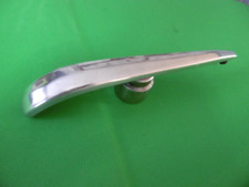 PEUGEOT 403 enjoliveur en bout de capot