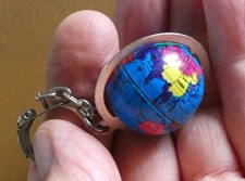 Ancien porte cle Globe Terrestre Mappemonde Fer