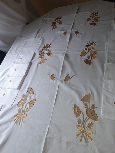 Nappe brodée main 8 - main, +