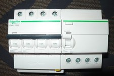 DISJONCTEUR A9F75432