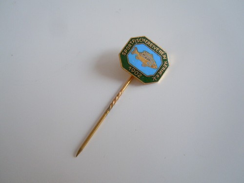 Broche émaillée club de - club,