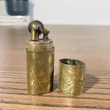 Briquet de soldat ancien à essence gravé en laiton, floral et cœur années 40