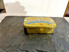 Boite métallique ancienne