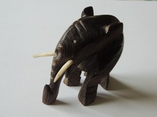 Eléphant en bois exotique
