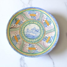 Italie. Assiette en faïence