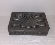 PETIT COFFRET EN ETAIN MARTELE D'ALICE ET EUGENE CHANAL. EPOQUE ART DECO