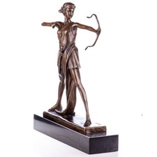 Sculpture de l'archère Diane
