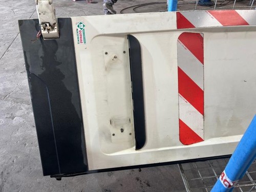 Porte arriere gauche iveco - arriere,