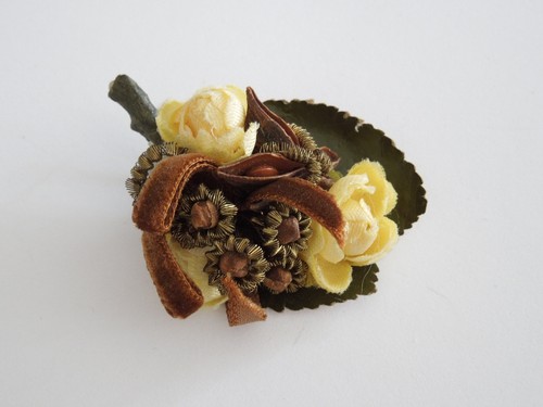Broche vintage avec des - broche,