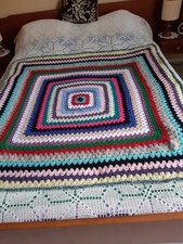 plaid vintage au crochet en laine   Et Mohair fait mains   1,25 m  sur 1,25 M