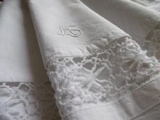 Taie d'oreiller ou petite Housse avec Dentelle de Cluny et Monogramme