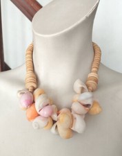 collier femme neuf en véritables coquillages multicolores et perles de bois