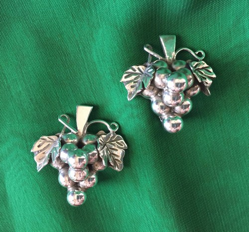 Vintage bunch grape clip - vintage,