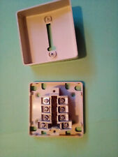 Prise murale de telephone en saillie