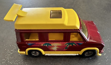 Majorette US Van bordeaux "Holiday", 1/36e