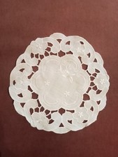 Petit Napperon Rond En Coton Brodé