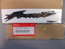 Autocollant HONDA auvent selle AR CB600F Hornet 03 77217-MBZ-K00ZB