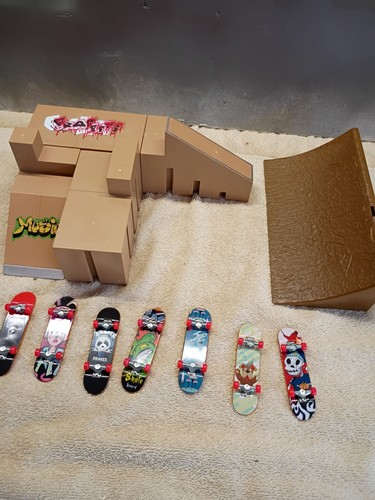Lot nine toy skateboards - nine,