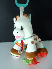 SC. Doudou d'activité VULLI GIRAFE SOPHIE vibrant anneau miroir grelot  23c TTBE